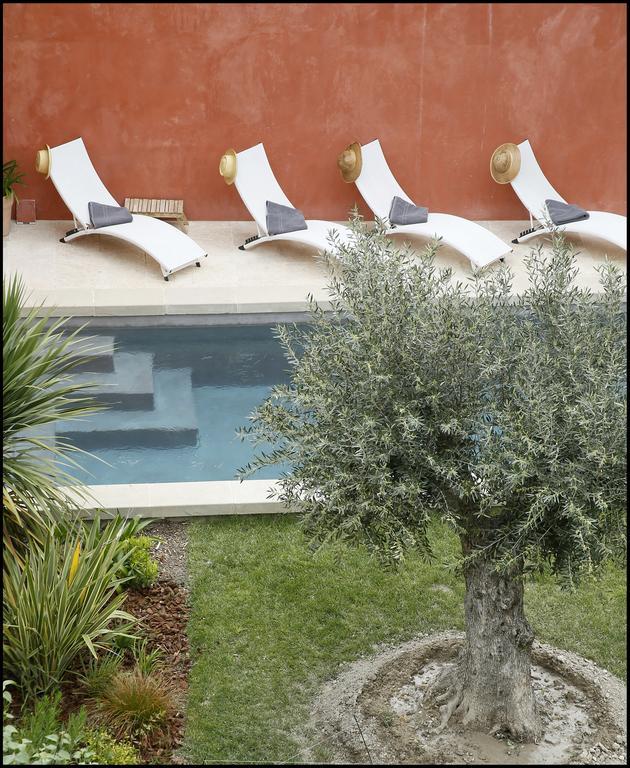 La Maison Rouge D'Uzes B&B Dış mekan fotoğraf