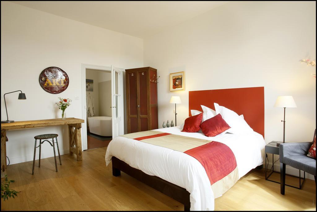La Maison Rouge D'Uzes B&B Oda fotoğraf