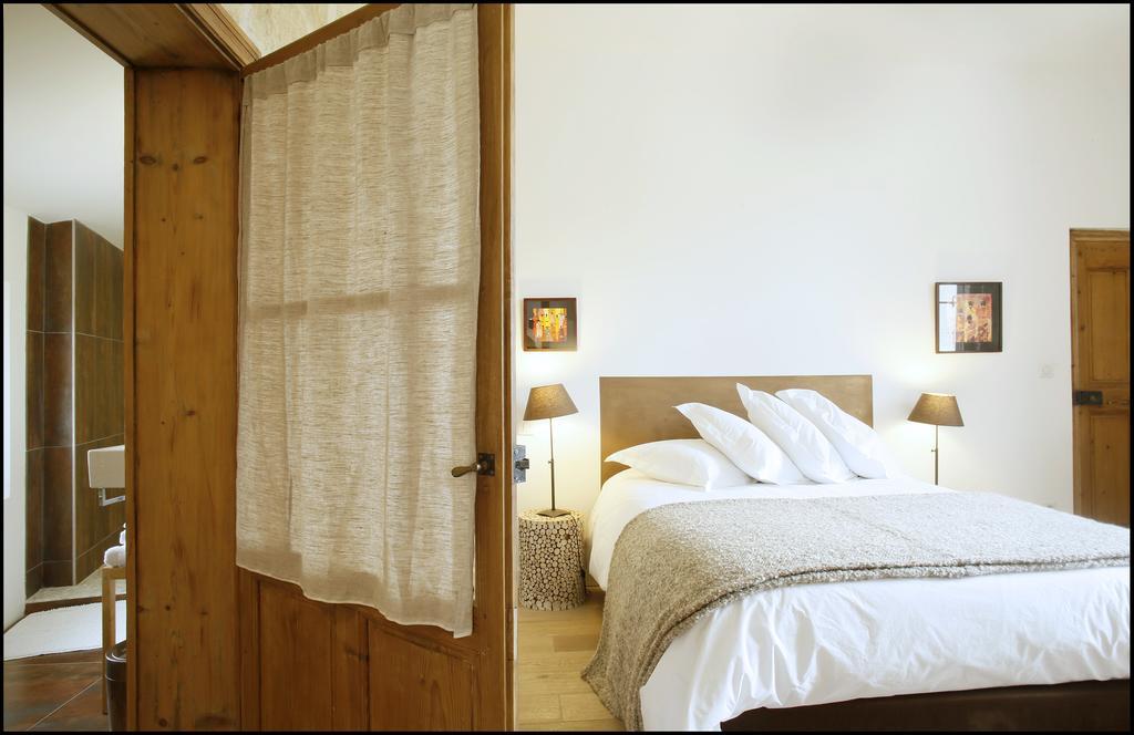 La Maison Rouge D'Uzes B&B Oda fotoğraf