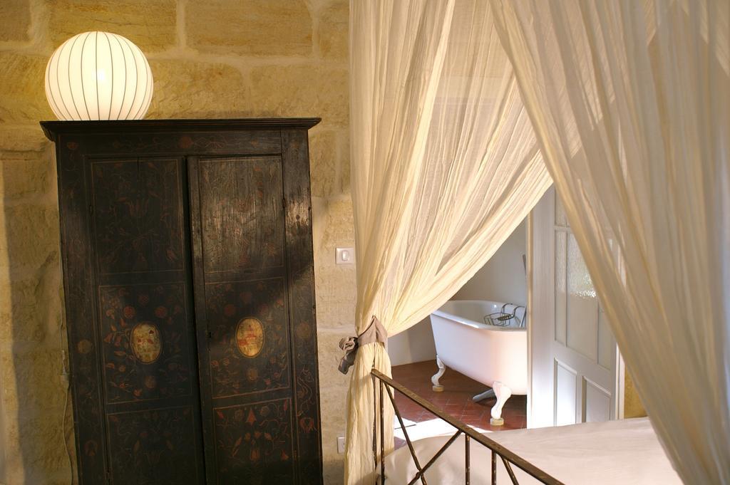 La Maison Rouge D'Uzes B&B Dış mekan fotoğraf
